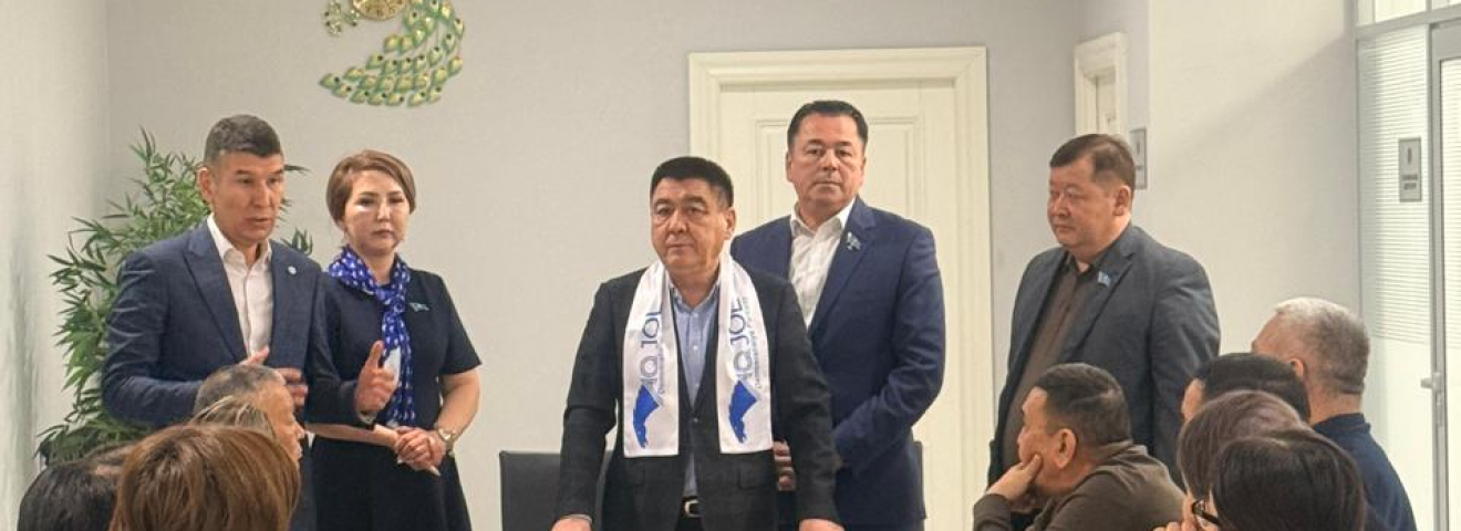 Қызылордадағы "Ақ жол" өкілдері жаңа Конституцияны қолдау бойынша үгіт-насихат жұмысын жүргізді