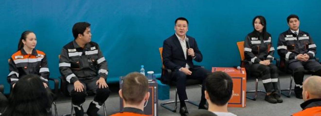 Ақсу жастары облыс әкімімен жаңа Конституция жобасы мен өңірдің болашағын талқылады