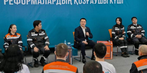 Ақсу жастары облыс әкімімен жаңа Конституция жобасы мен өңірдің болашағын талқылады