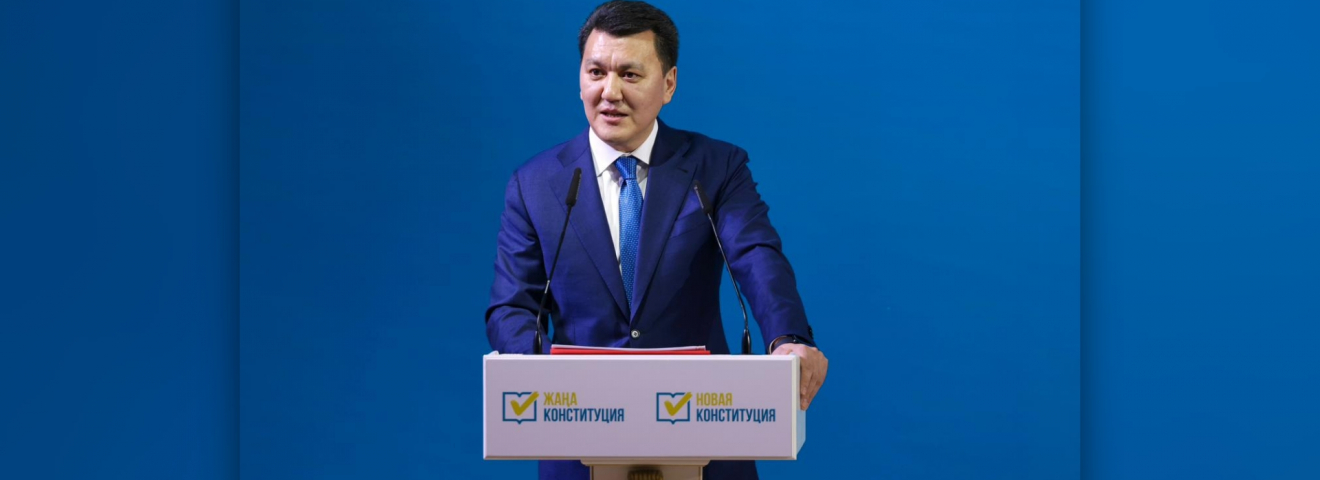 Жабық кабинетте емес, елдің көзінше жазылды: Ерлан Қарин жаңа Конституцияны әзірлеудің ерекшелігін атады