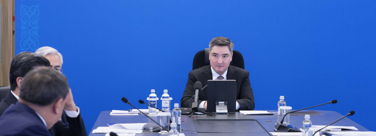 Су тасқынына дайындық: Олжас Бектенов Төтенше жағдайларды жою жөніндегі республикалық жедел штабтың отырысын өткізді