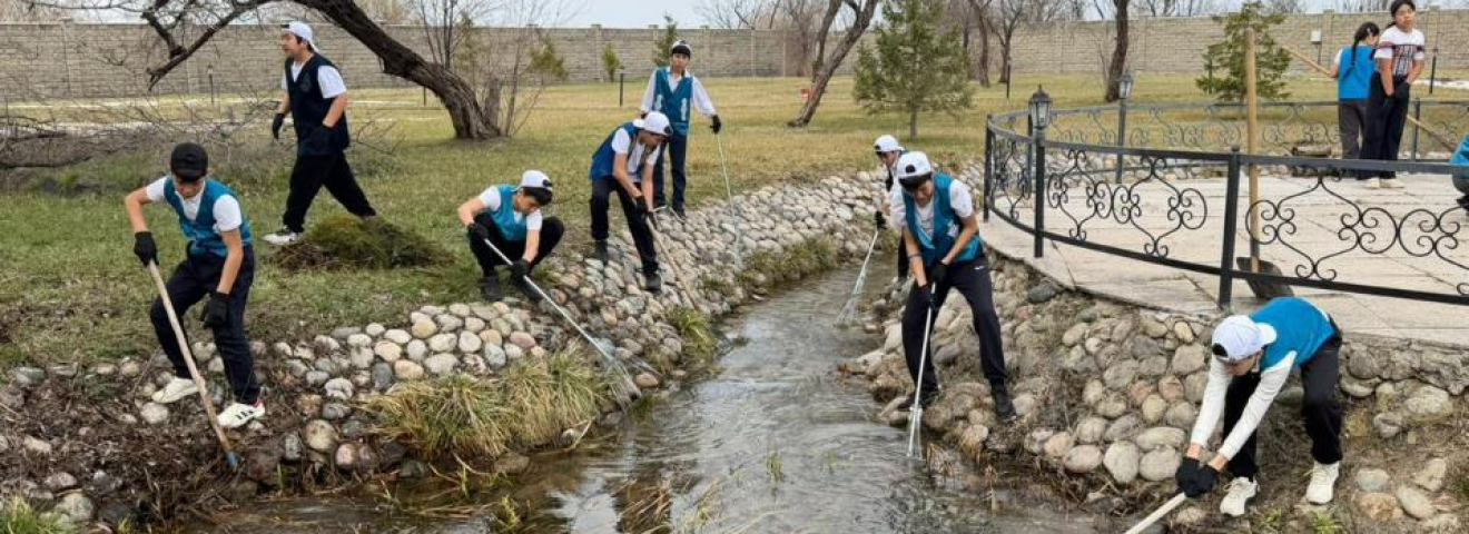 Жас қазақстандықтар «Мөлдір бұлақ» республикалық акциясына қатысуда