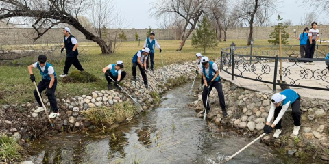 Жас қазақстандықтар «Мөлдір бұлақ» республикалық акциясына қатысуда