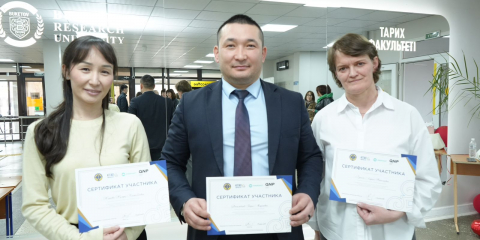 Қарағанды мемлекеттік қызметшілері «Кітап оқитын ұлт» жобасында жоғары кітап оқу мәдениетін көрсетті