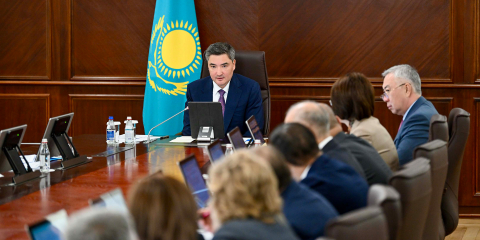 Олжас Бектенов фармацевтикалық және медициналық өнеркәсіпті дамыту мәселелері бойынша Отандық кәсіпкерлер кеңесі отырысын өткізді