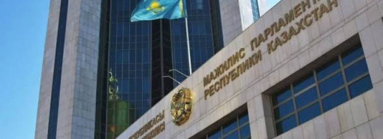 Мәжіліс төрағасы Парламент Палаталарының бірлескен отырысын шақыру туралы Өкімге қол қойды