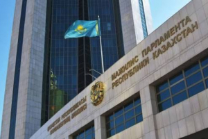 Мәжіліс төрағасы Парламент Палаталарының бірлескен отырысын шақыру туралы Өкімге қол қойды