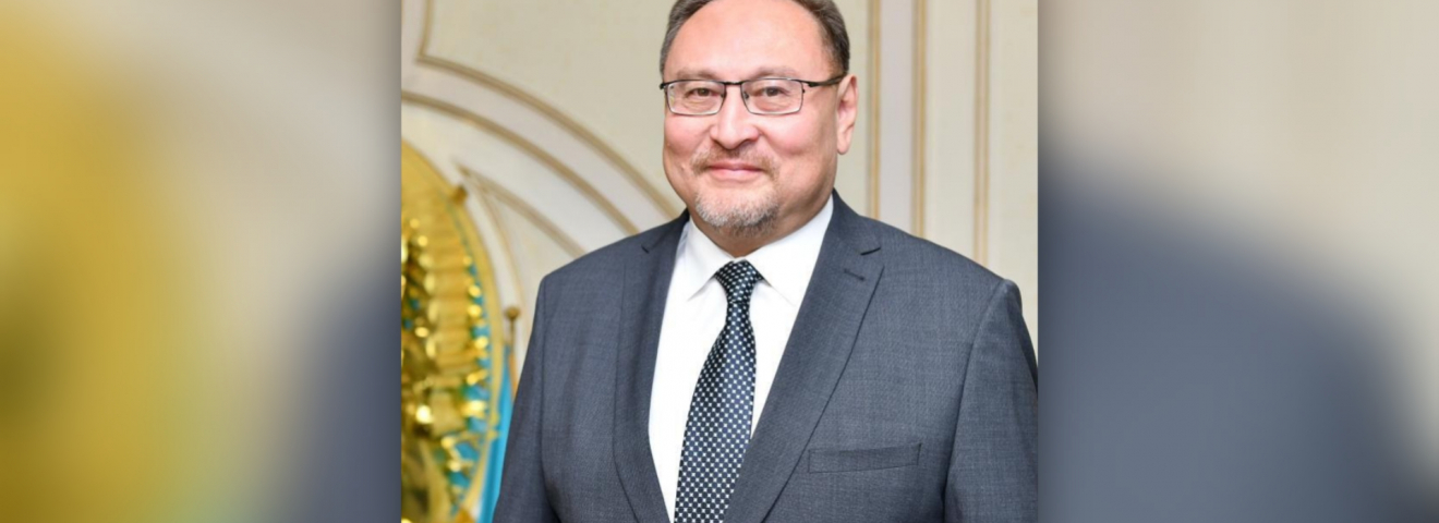 ДИПЛОМАТ ЕЛШІНІҢ ЕҢБЕГІ