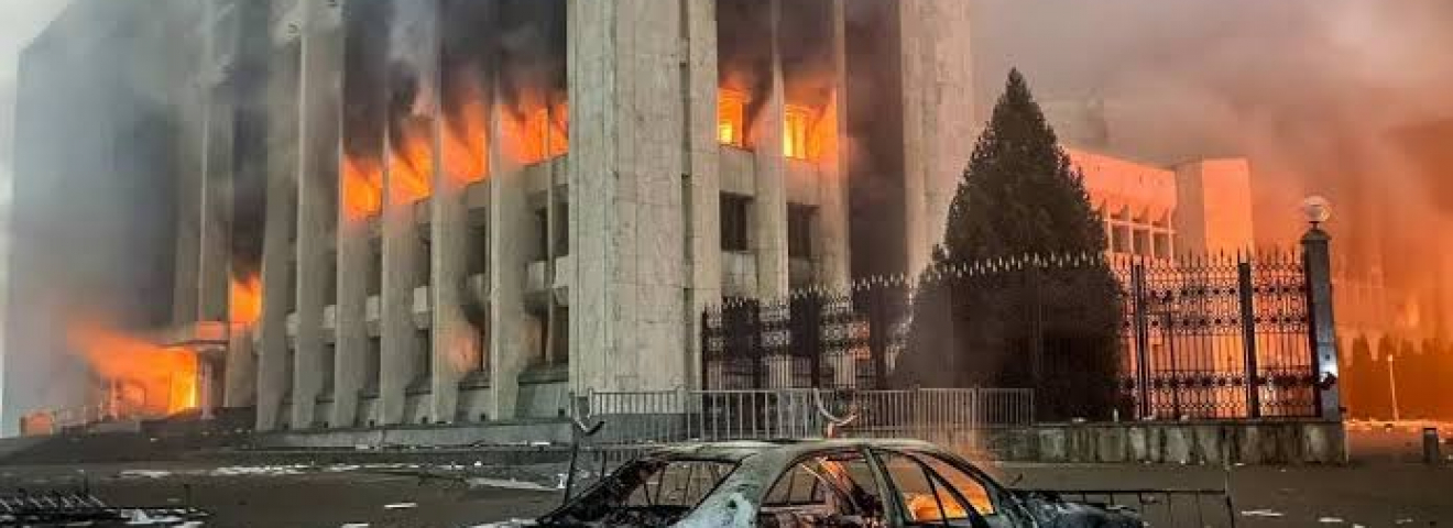 Заңгер Қаңтар қасіреті үшін Назарбаевты жауапқа тарту керектігін айтты