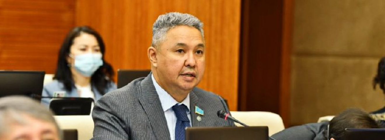 Азат Перуашев "Ақ жолды" ықпалды саяси күш ретінде қалыптастырды