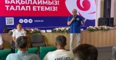 ЖСДП өкілдері ұстаздармен кездесті
