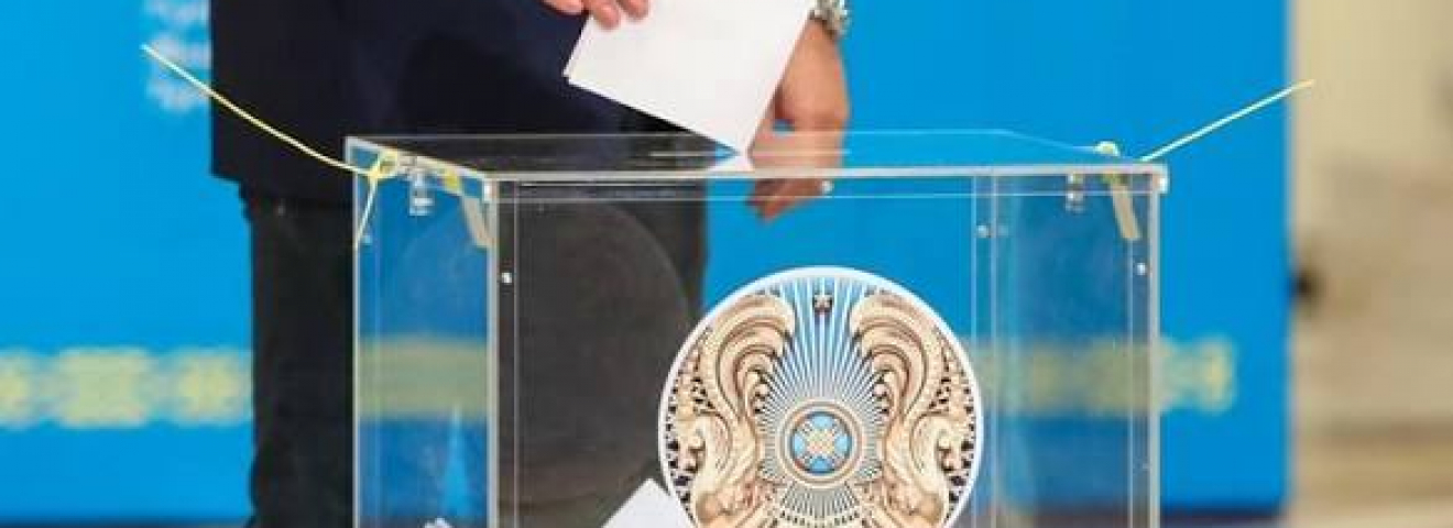 Партиялар мектептерде, ауруханаларда және өндіріс орындарында сайлаушылармен кездесіп, өзекті мәселелерді талқылауда