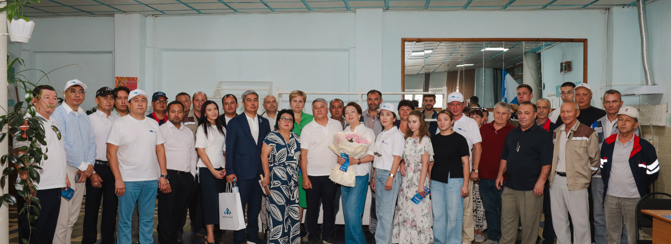 Дания Еспаева бастаған «Ақ жол» Демпартиясының өкілдері «Меркі қант зауытының» ұжымымен кездесті