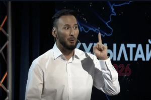 Абайдың биіктігін малмен өлшеп өзінің рухани төмендігін көрсетті - Тоққожа Қожағұл