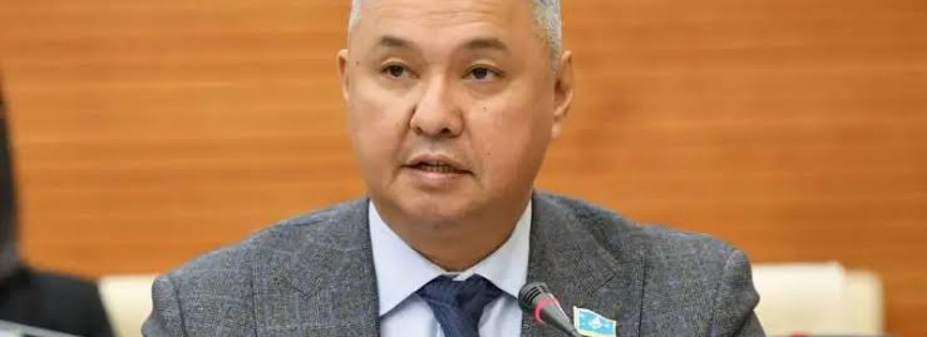 Азат Перуашевқа жала жапқан фейктер: ІІМ жалған сайт иелерін анықтауда