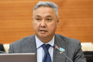 Азат Перуашевқа жала жапқан фейктер: ІІМ жалған сайт иелерін анықтауда