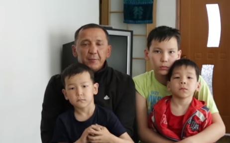 Астана тұрғыны Назарбаевтан шенеуніктердің былығын тоқтатуды сұрады (видео)