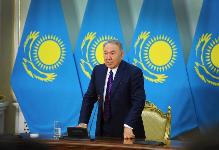 Назарбаев Қазақстан халқын тұңғыш президент күнімен құттықтады