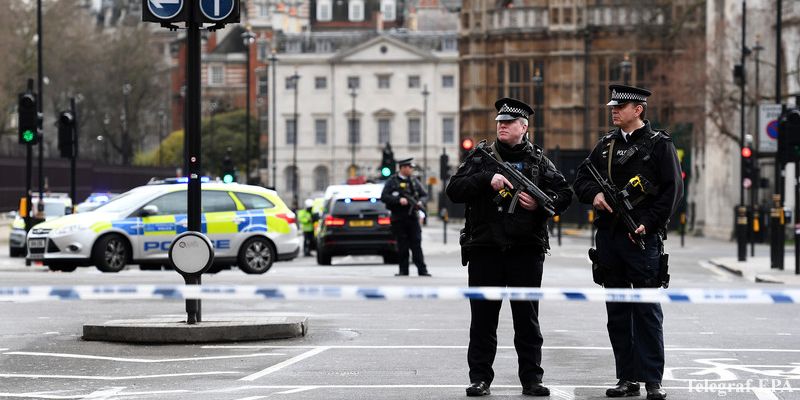 Лондонда парламент ғимаратының алдында теракт жасалды (ФОТО, ВИДЕО)