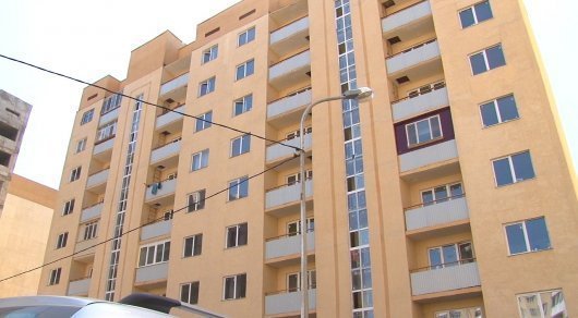 Алматы құрылыс басқармасындағылар "Алғабаста" қисайып қалған көпқабатты үй туралы айтып берді