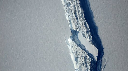 Антарктидада салмағы триллион тонна болатын айсберг мұздықтан бөлініп кетті