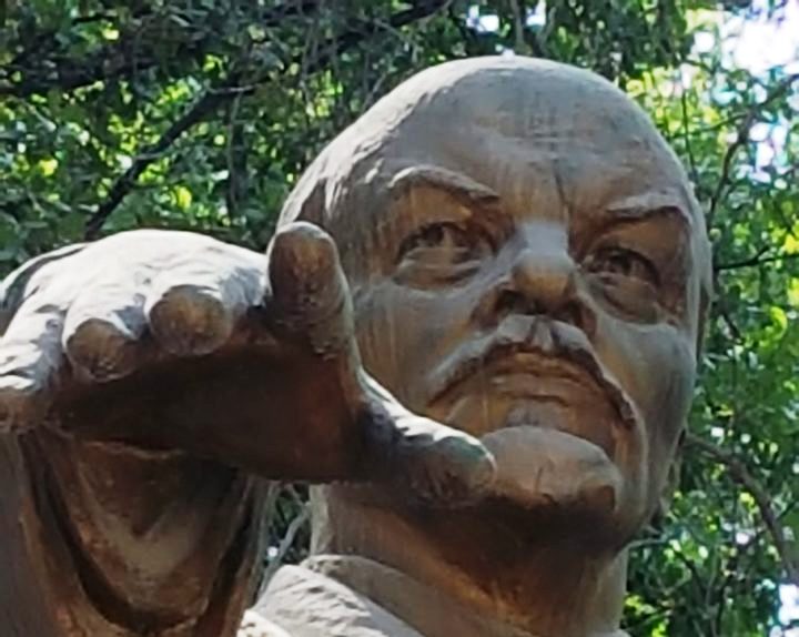Шымкент әкімдігі Ленин ескерткішін жөндеуге 102 миллион теңге бөлді