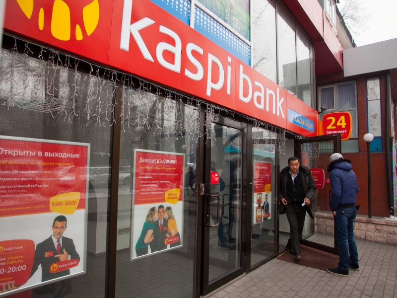 Белгісіз біреулер Шымкенттегі Kaspi Bank филиалын тонады