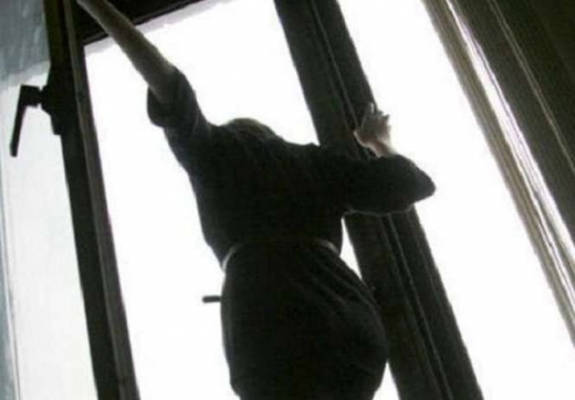 Алматыда танымал адвокаттың әйелі 7-қабаттағы балконнан секіріп кетті