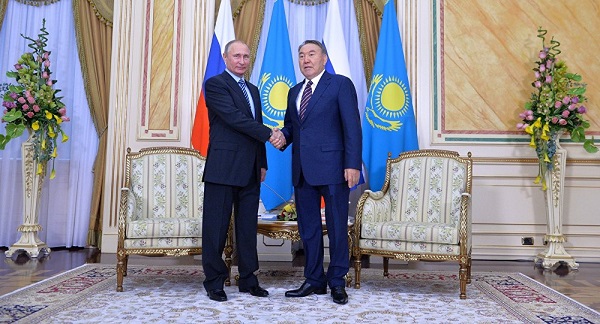 Назарбаев Путинді не себепті құрметтейтінін айтты