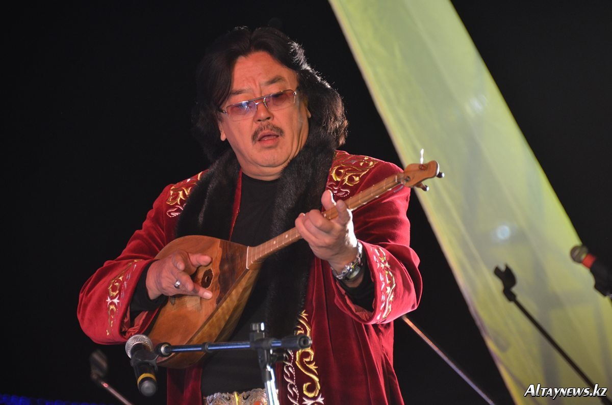 Қазақтың музыкалық мәдениетінде домбыраның алар орны ерекше