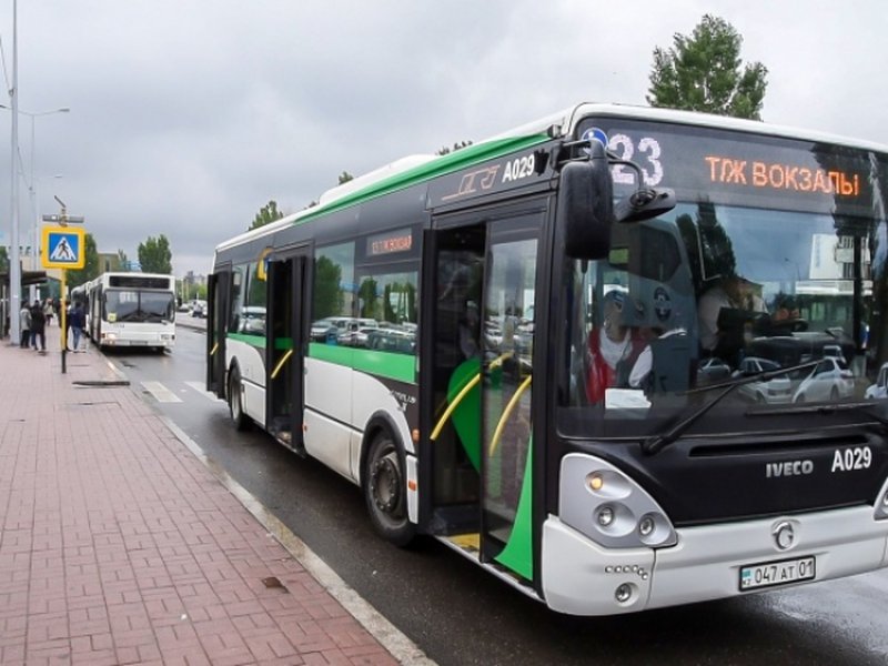 Астана автобустарында жаңа ережелер: жол ақысы 180 теңге және алдыңғы есік арқылы түсуге тыйым салынған