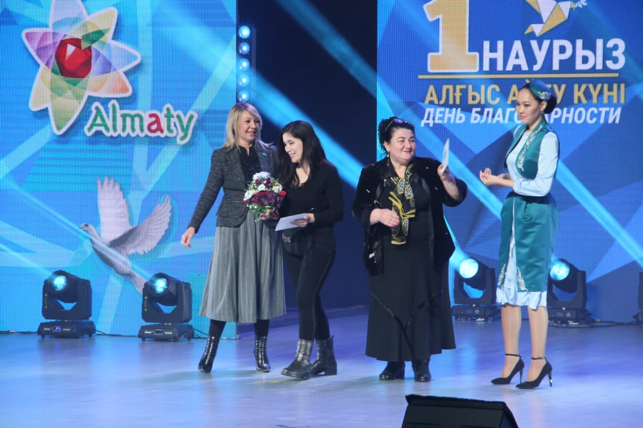 Алғыс айту күніне орай Алматының 20 отбасына сыйлық сертификаттары табыс етілді