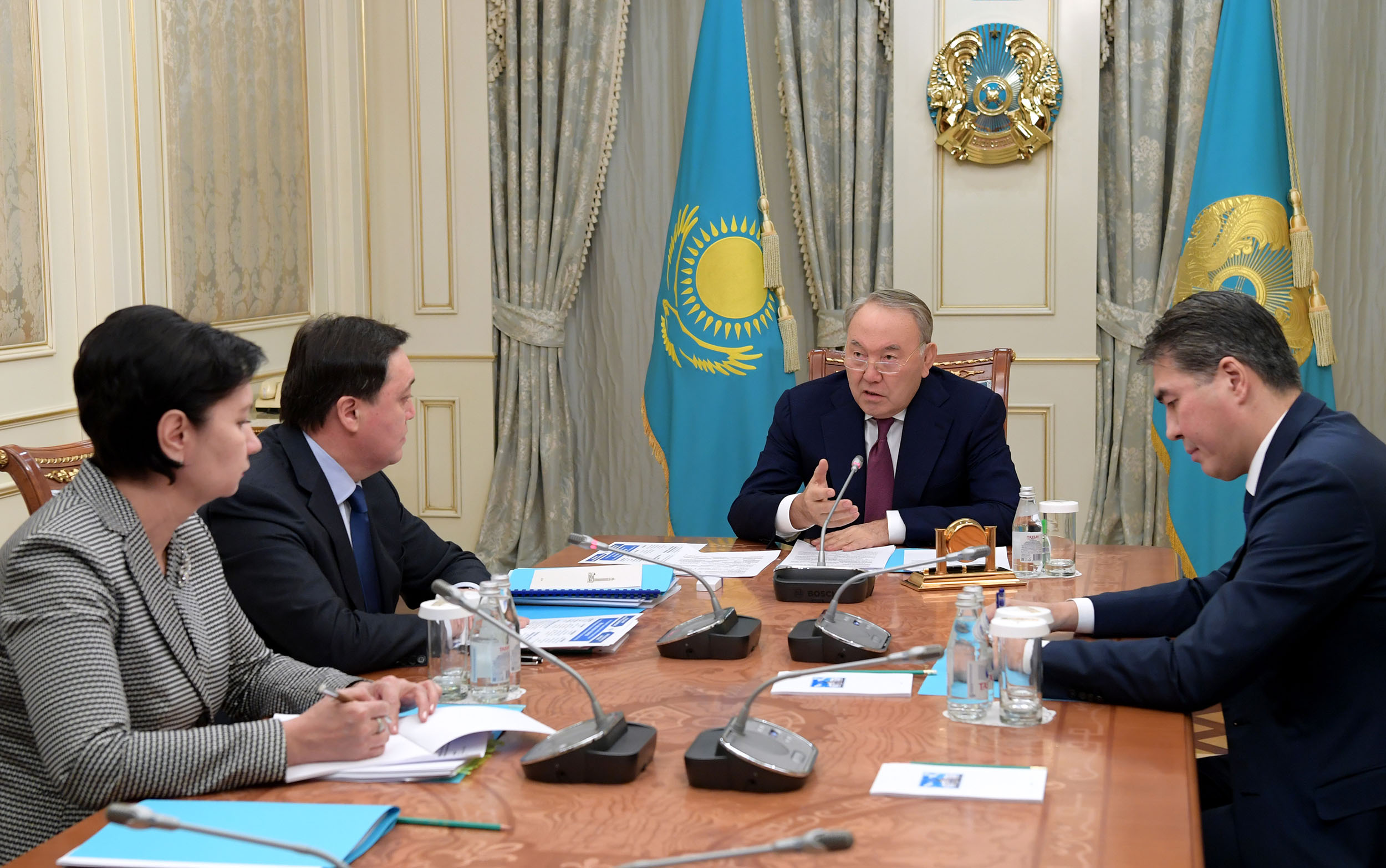 Назарбаев: Көп балалы отбасылар 1-сәуірден кешікпей әлеуметтік көмек алуы қажет