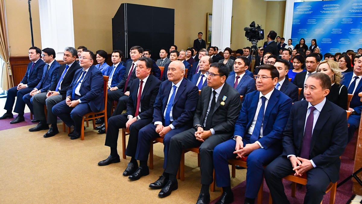 Тоқаев: Бірде-бір министр, депутат, әкім наградасыз қалмаған