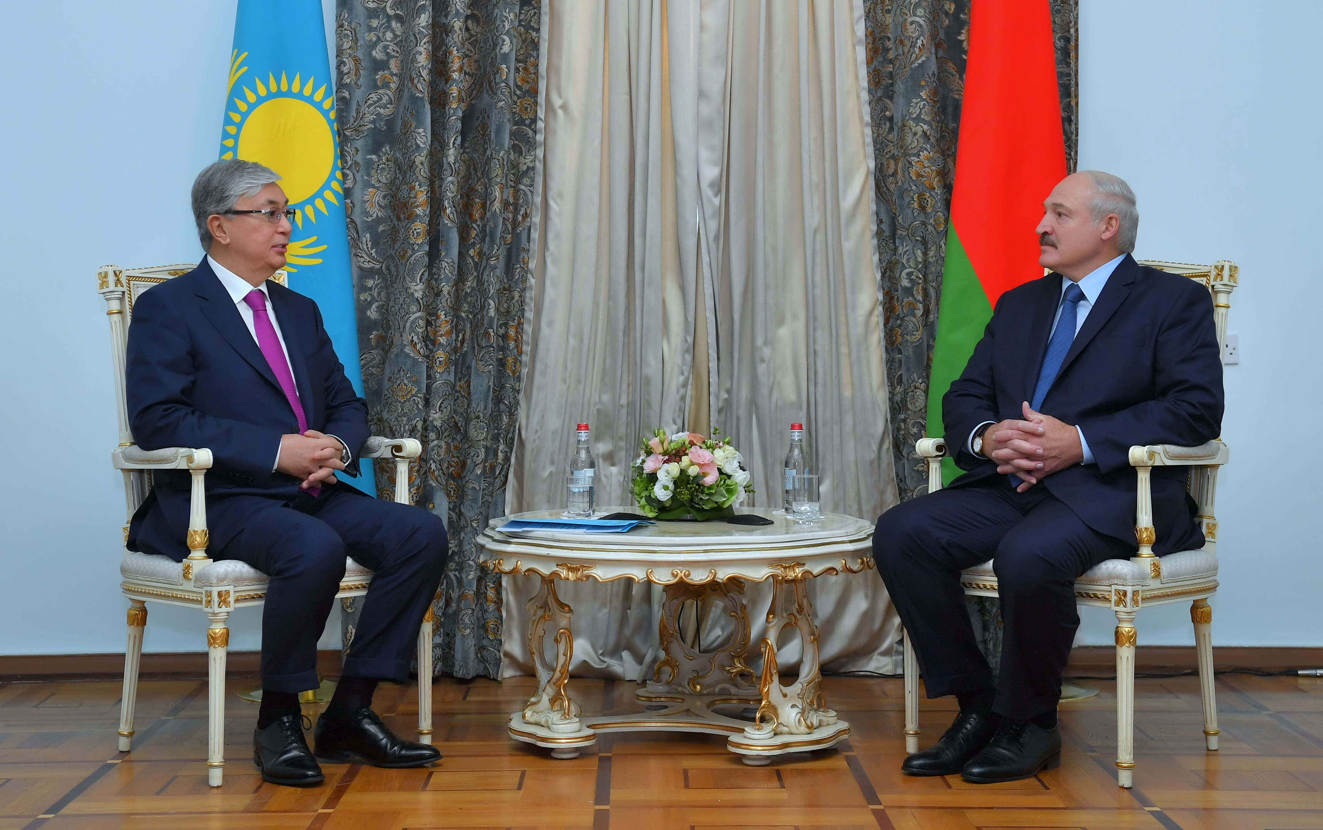 Мемлекет басшысы Беларусь Республикасының Президенті Александр Лукашенкомен кездесті