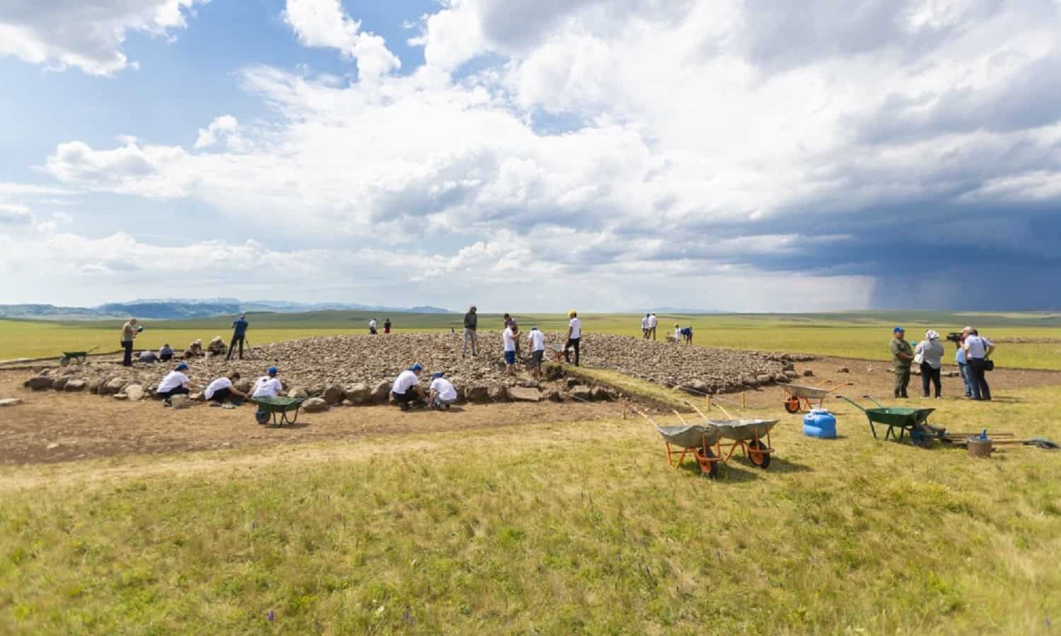 Аудан басшылығы Көкжырадағы археологиялық жұмыстарға түсініктеме берді