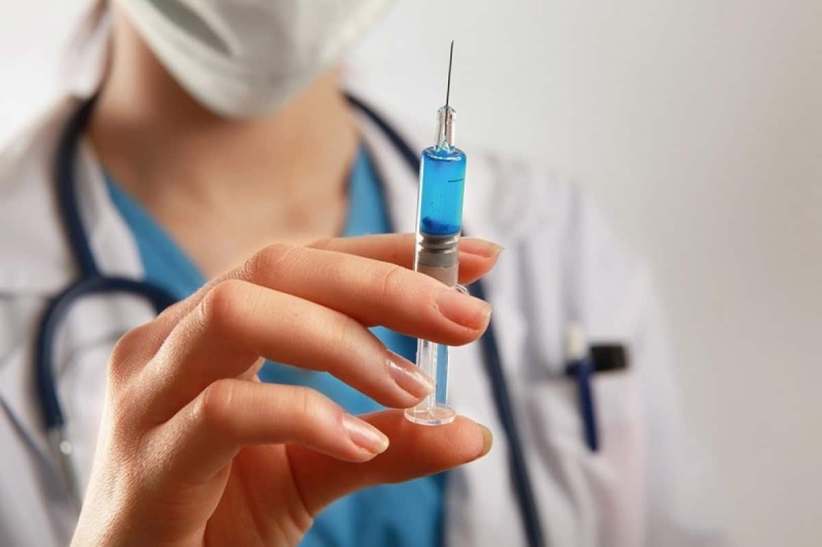 Қазақстан коронавирусқа қарсы отандық вакцинаны еріктілерге сала бастады
