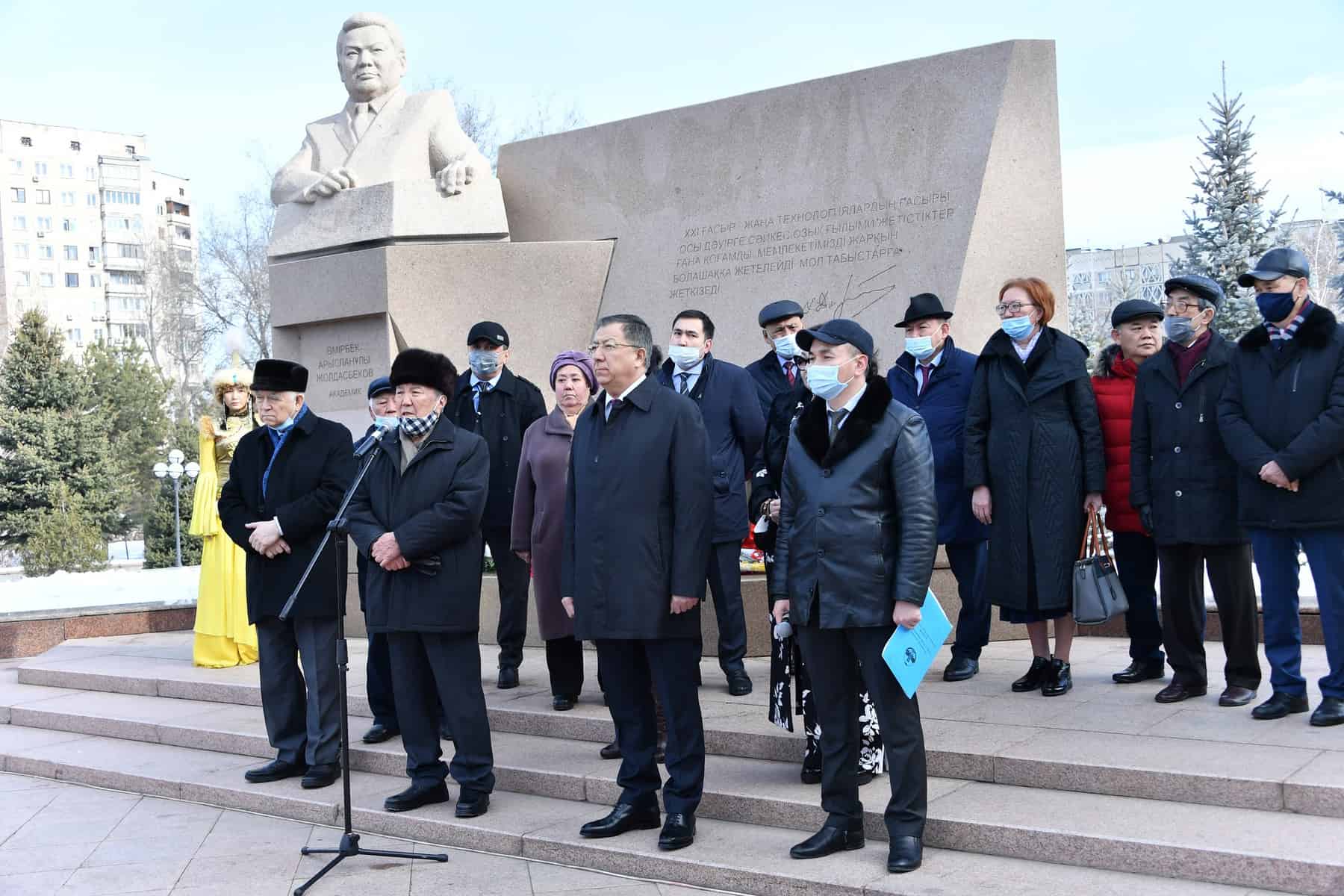 ҚазҰУ академик Өмірбек Жолдасбековтің 90 жылдығын атап өтті