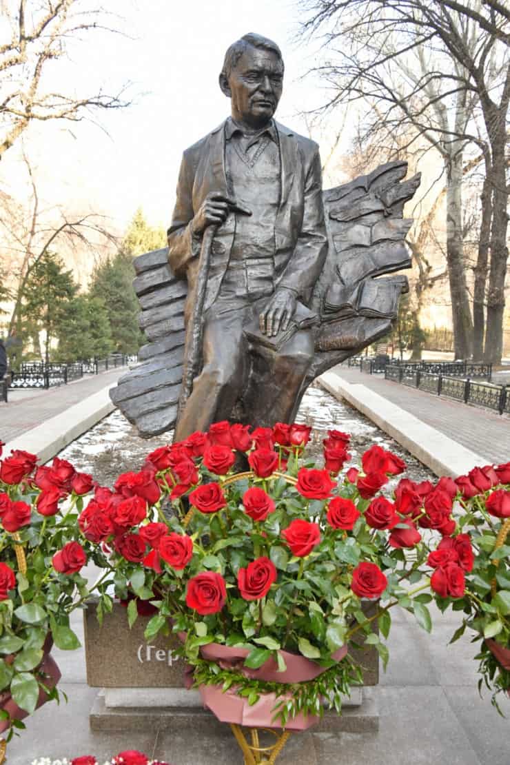 Памятник Герольду Бельгеру…