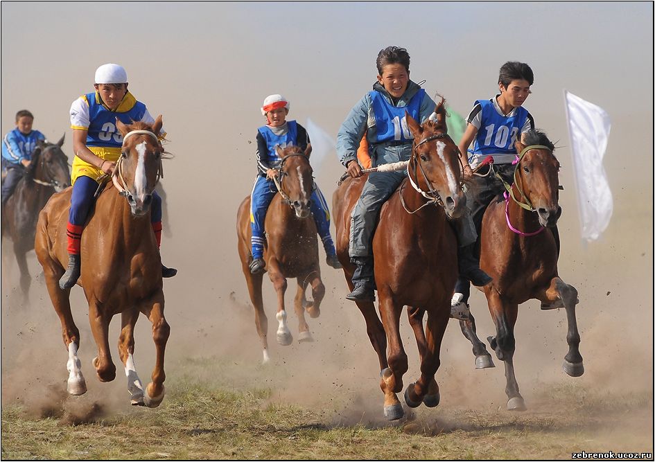 Мектеп оқушысы аламан бәйгеде топ жарып, 10 млн теңге жеңіп алды