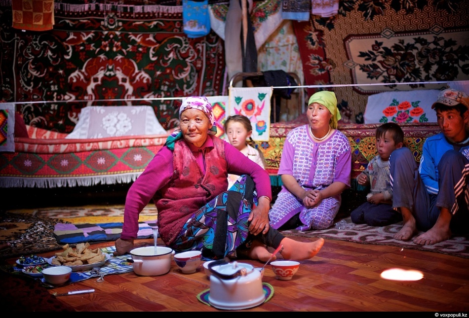 Шетелдегі қазақтардың ұлттық болмысына қатер төнді!