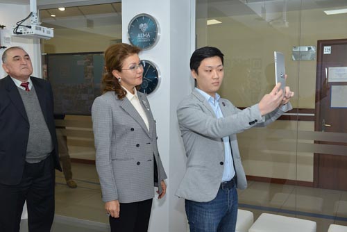 Вице-премьер Дарига Назарбаева посетила AlmaU