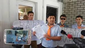 Өзбек шекарашылары азаматымызды  атып өлтірген соң, белсенділер бас көтерді (фото)