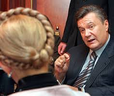 Янукович попытался сесть на самолет, который должен был лететь в РФ, но его остановили пограничники..."  