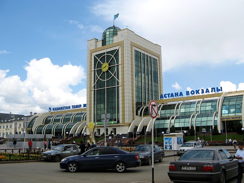 Астана вокзалының маңындағы автотұрақ ақылы жүйеге өтті