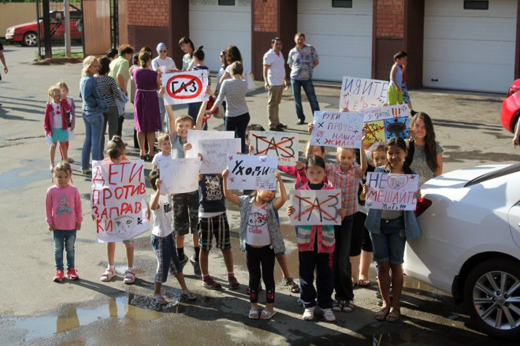 Оралда балалар жанармай бекетінің құрылысына қарсы наразылыққа шықты 