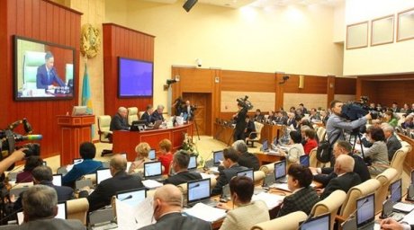 Депутаттар Жириновскийдің сөздерін ресми түрде жоққа шығаруды талап етіп отыр